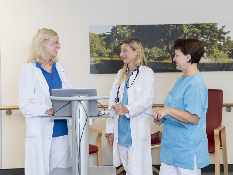 Fachpersonal berät sich - Darmkrebszentrum - Immanuel Klinik Rüdersdorf Fachpersonal berät sich - Darmkrebszentrum - Immanuel Klinik Rüdersdorf